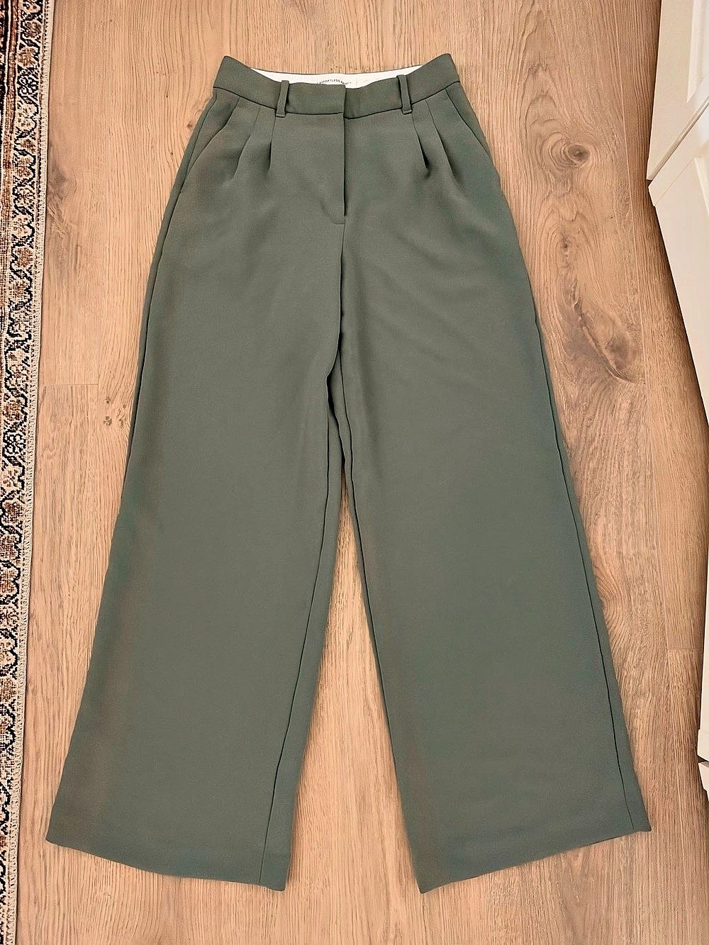 Aritzia The Effortless Pant Wide Leg in Green size 4